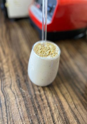 A picture of Banana strawberry and dates smoothie.