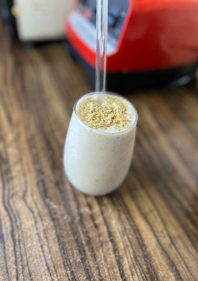 A picture of Banana strawberry and dates smoothie.