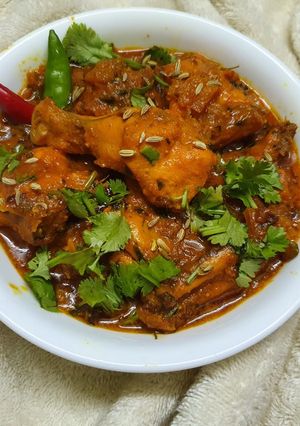 A picture of Chicken Curry with Fennel Seeds and Kasoori Methi.