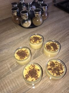Una foto de Natillas de chocolate blanco