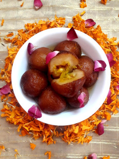 गुलाब जामुन (gulab jamun recipe in hindi) रेसिपी मुख्य फोटो
