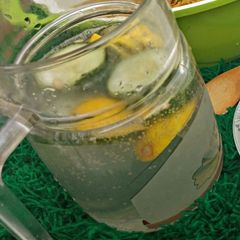 A picture of Lemonade.
