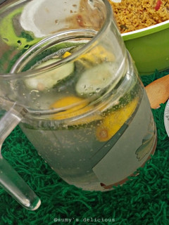A picture of Lemonade.