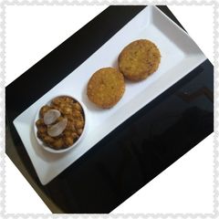 A picture of Aloo Tikki Choley.