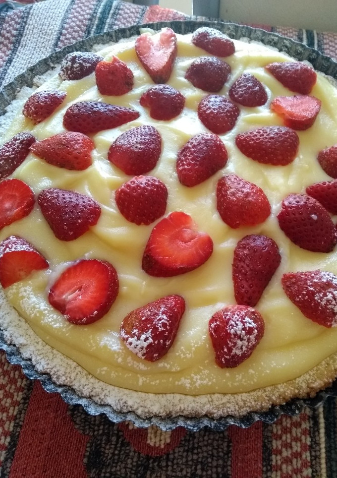 Una foto de Tarta de frutillas y crema pastelera