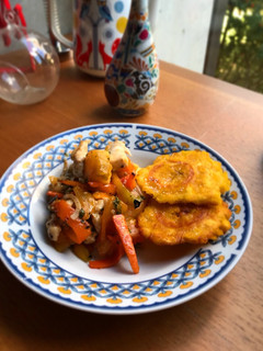 Una foto de Pollo Teriyaki con manzanas crocantes