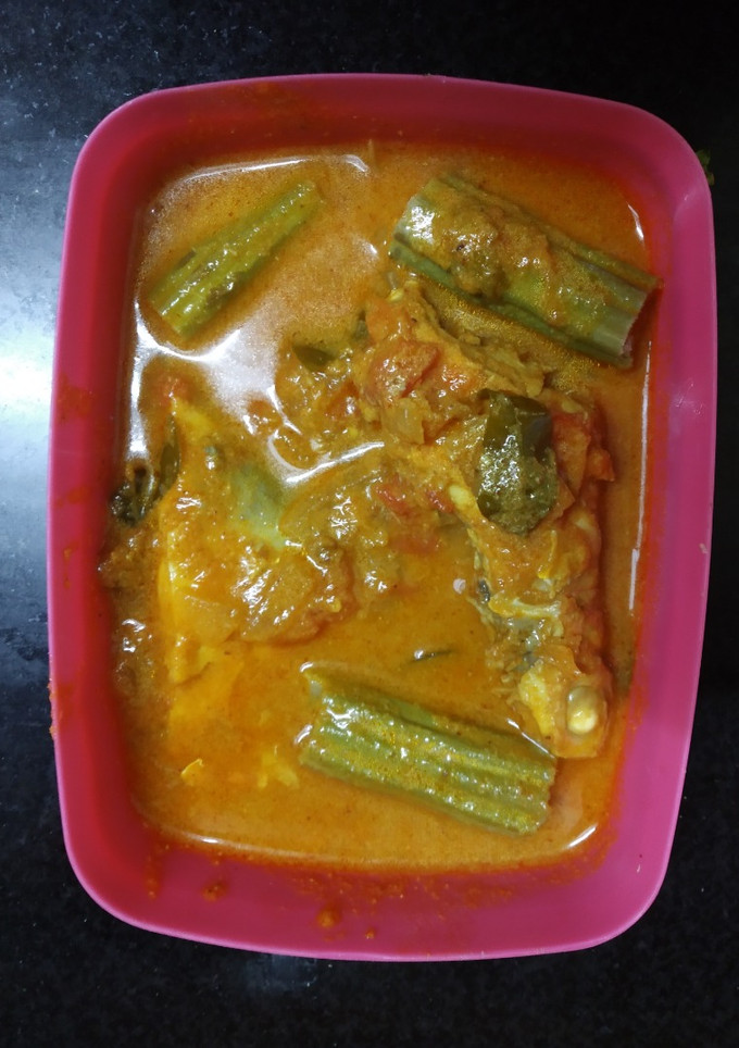 முருங்கைக்காய்  சங்கரா மீன் குழம்பு செய்முறை முக்கிய புகைப்படம்