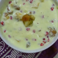 A picture of Fruit salad with rabdi.