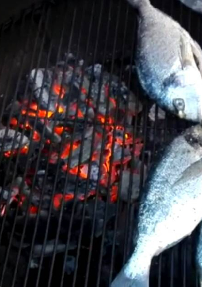 Una foto de Dorada a la brasa