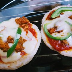 A picture of Mini Pizza With Fry Pan🍕.