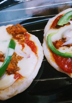 A picture of Mini Pizza With Fry Pan🍕.
