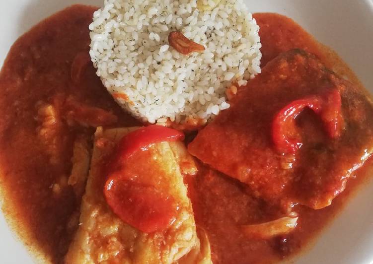 Lomos de Bacalao en salsa Vizcaína con arroz especiado