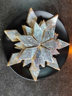 काजू कतली (kaju katli recipe in Hindi) रेसिपी मुख्य फोटो