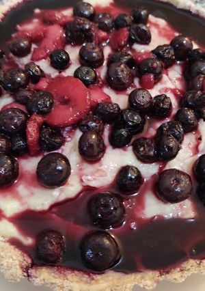 Una foto de Tarta de pastelera y frutos rojos light