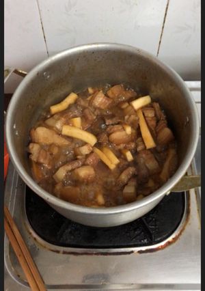 Hình của món Thịt kho dừa.