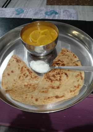 बेसन और दही की गट्टे की सब्जी (Besan aur dahi ki gatte ki sabzi recipe in Hindi) रेसिपी मुख्य फोटो