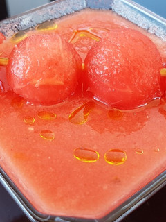 Una foto de Sopa fría de sandía🍉 tomate🍅 con jengibre