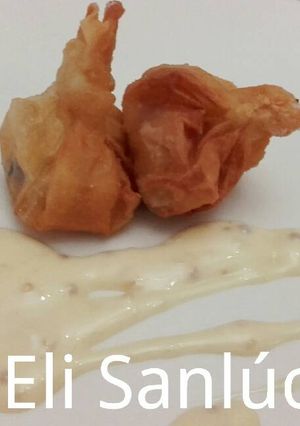 Foto principal de Saquitos dulces de queso cremoso con piña y almendras tostadas