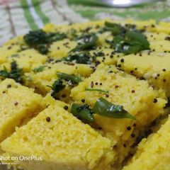 A picture of Khaman dhokla(sweet version).