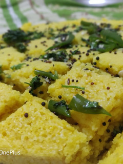 A picture of Khaman dhokla(sweet version).