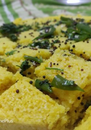 A picture of Khaman dhokla(sweet version).