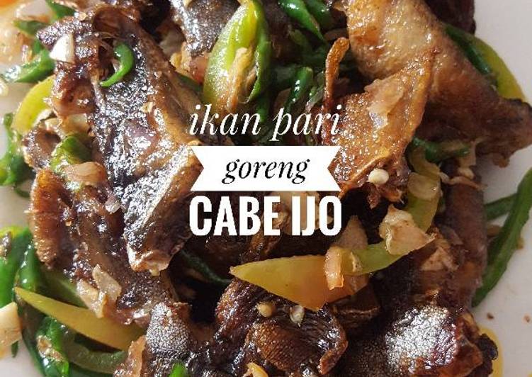 Proses memasak Ikan pari goreng cabe ijo yang Enak Banget