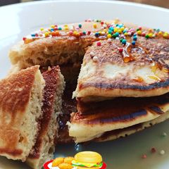 A picture of Honey pancakes.