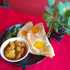A picture of Polka dotes crepes.