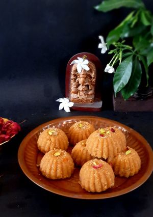 ચુરમા ના લાડુ (Churma Ladoo Recipe In Gujarati) રેસીપી મુખ્ય ફોટો
