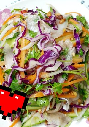 Hình của món Xalad bắp cải tím trộn tai heo.