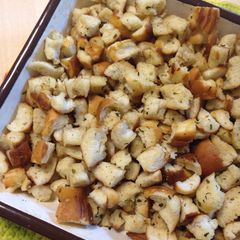 A picture of Helge's Pretzel Croutons.