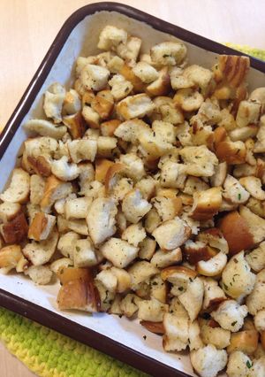 A picture of Helge's Pretzel Croutons.