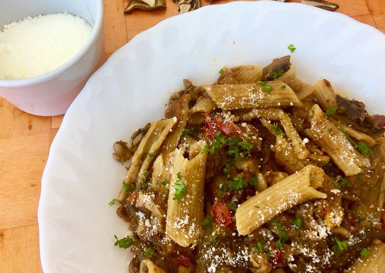 Macarrones de lenteja con setas y soja