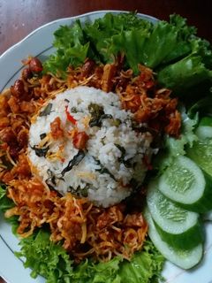 Foto resep Nasi liwet Magic Com Teri Tempe Kacang Sambal Kering