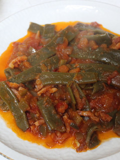 Una foto de Judías verdes con bacon y tomate fáciles