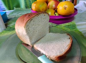 Una foto de Pan lactal en molde de budín rectangular 😜