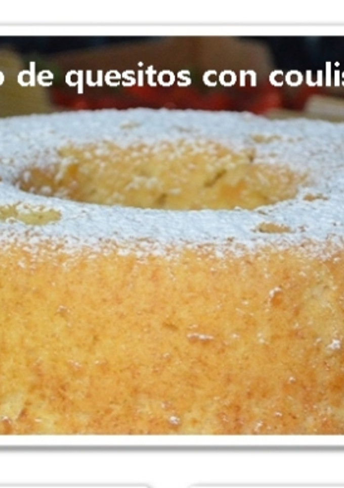Una foto de Bizcocho de quesitos con coulis de fresa (Thermomix)