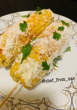A picture of Mexican Elotes. Corn on the cob.