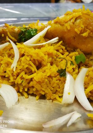 A picture of Hyderabadi Chicken Biryani.