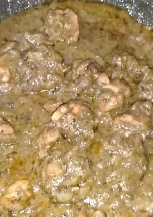 கீரீன் சிக்கன் மசாலா/ஹரியாலி சிக்கன் கிரேவி(hariyali chicken gravy recipe in tamil) செய்முறை முக்கிய புகைப்படம்