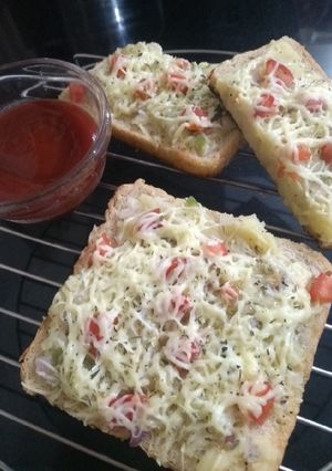 ચીઝી ટોસ્ટ (Cheesy Toast Recipe In Gujarati) રેસીપી મુખ્ય ફોટો