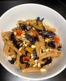 Pasta con berenjena y tomatitos uva