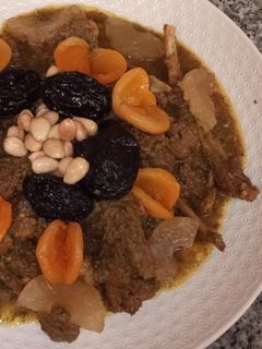صورة لوصفة اللحم بالبرقوق والمشماش