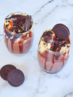 A picture of Oreo Chocolate shake.
