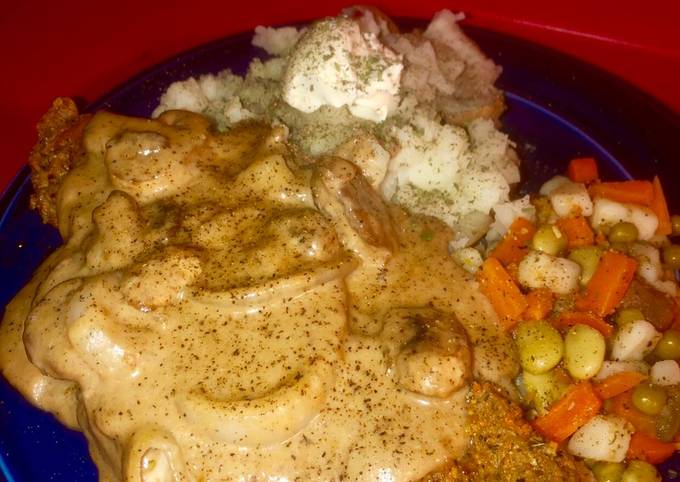 Cajun lemon pepper grilled strip steak w/ grilled onion π cream sauce and loaded π₯ & seasoned veggie