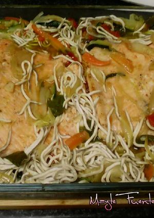 Foto principal de Salmón al horno con verduras y gulas
