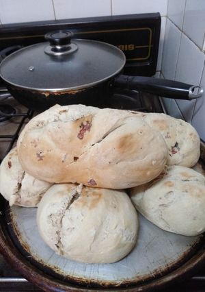 Una foto de Pan casero con salame 😋