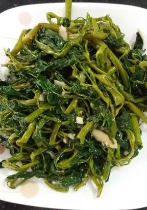 Hình của món Rau muống xao tỏi.