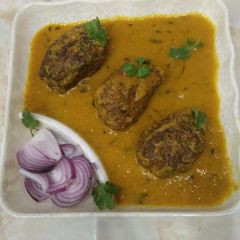 A picture of Leftover Curry and lauki ke Kofte.