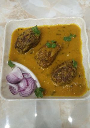 A picture of Leftover Curry and lauki ke Kofte.